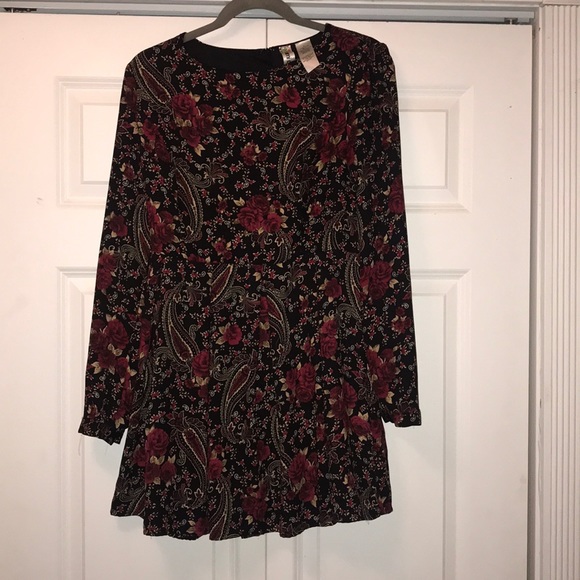 Mimi Chica Dresses & Skirts - Women’s dress like new 100 % polyester